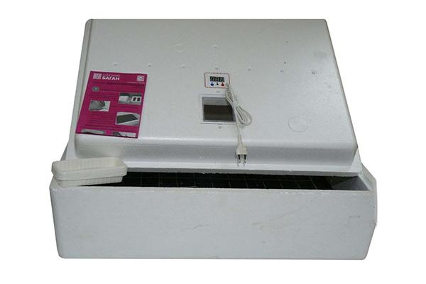 Ideální slepice IB3NB 4C pro 104 vajec s automatickým otáčením 12/220