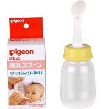 Pigeon avec une cuillère